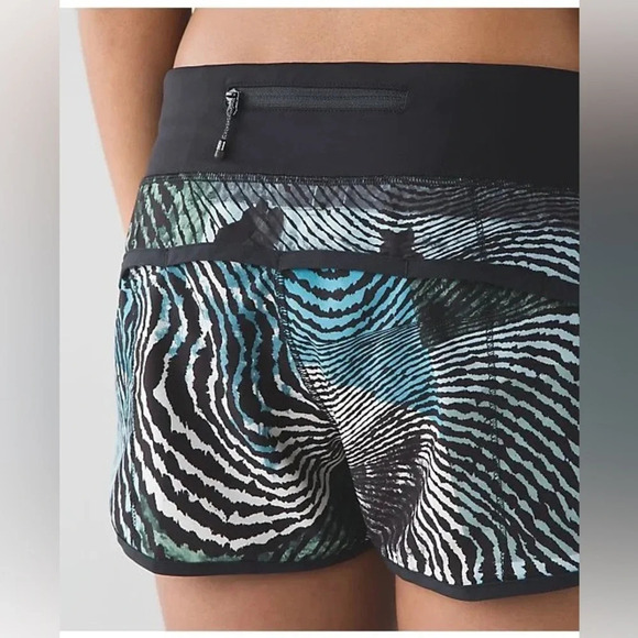 Lululemon 2016 Seawheeze Tracker Short, size 6
Secret Society  Tofino Teal - Picture 2 of 15